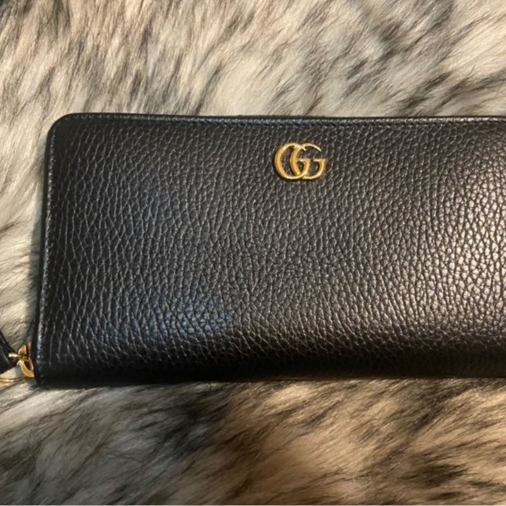 Gucci Marmont zip around wallet